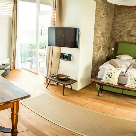 Casa de Férias Winzarei, Weingut Tement Berghausen